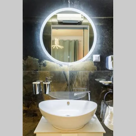 Ksquared, Nilie Hospitality Mgmt Appartement